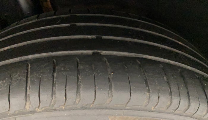 2017 Maruti Vitara Brezza VDI (O), Diesel, Manual, 1,09,407 km, Right Rear Tyre Tread