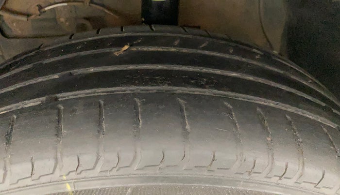 2017 Maruti Vitara Brezza VDI (O), Diesel, Manual, 1,09,407 km, Left Front Tyre Tread