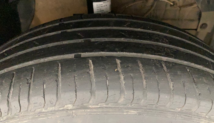 2017 Maruti Vitara Brezza VDI (O), Diesel, Manual, 1,09,407 km, Right Front Tyre Tread