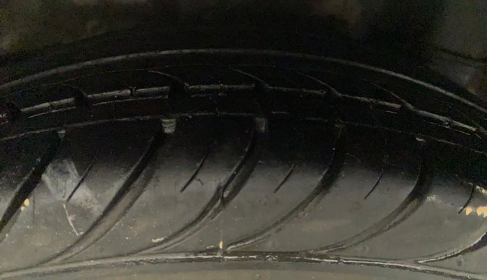 2014 Hyundai Eon MAGNA +, Petrol, Manual, 40,750 km, Left Rear Tyre Tread