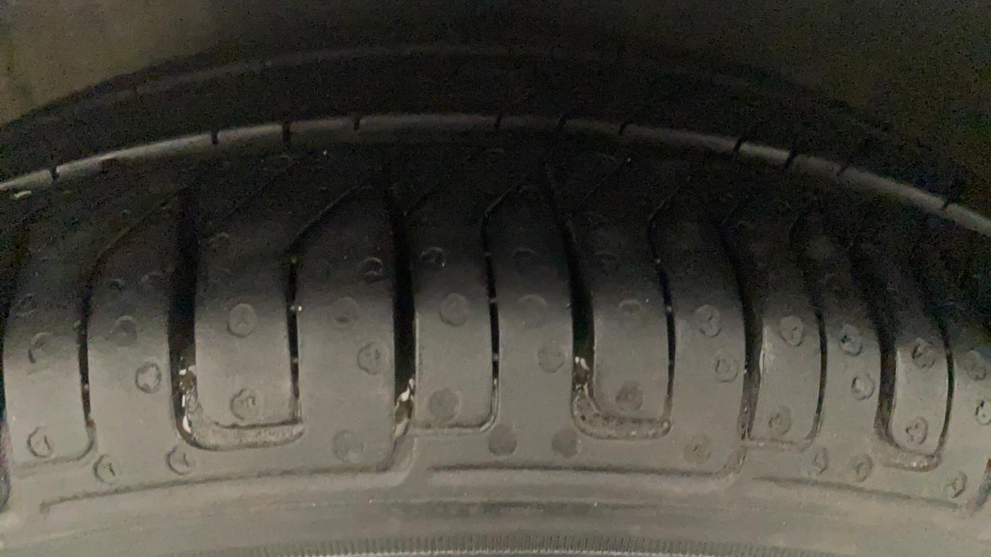 2014 Hyundai Eon MAGNA +, Petrol, Manual, 40,750 km, Left Front Tyre Tread