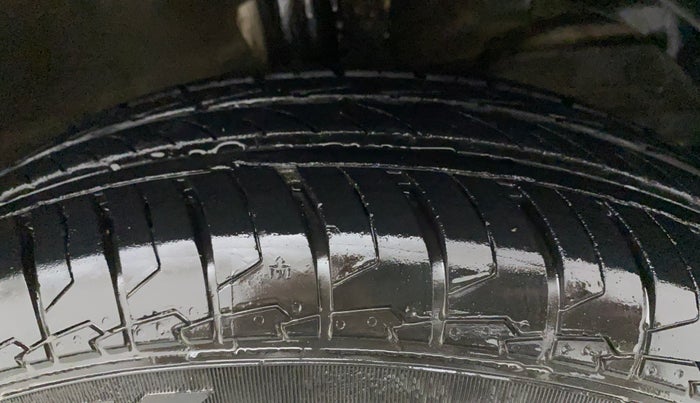 2018 Maruti Dzire VDI, Diesel, Manual, 82,168 km, Right Front Tyre Tread