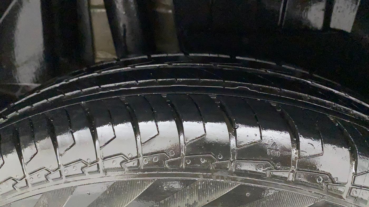 2018 Maruti Dzire VDI, Diesel, Manual, 82,168 km, Right Rear Tyre Tread