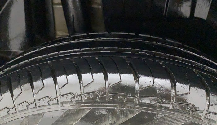 2018 Maruti Dzire VDI, Diesel, Manual, 82,168 km, Right Rear Tyre Tread