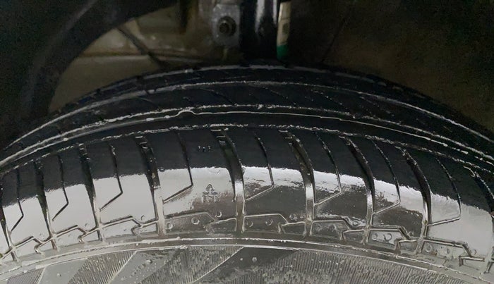 2018 Maruti Dzire VDI, Diesel, Manual, 82,168 km, Left Front Tyre Tread