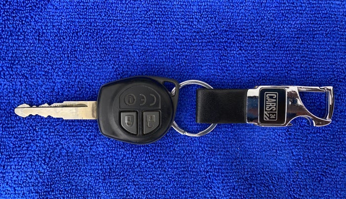 2018 Maruti Dzire VDI, Diesel, Manual, 82,168 km, Key Close Up