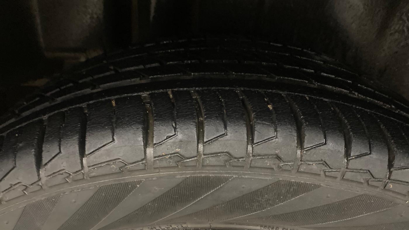 2018 Maruti Ciaz ALPHA 1.5 SHVS PETROL, Petrol, Manual, 63,494 km, Right Rear Tyre Tread