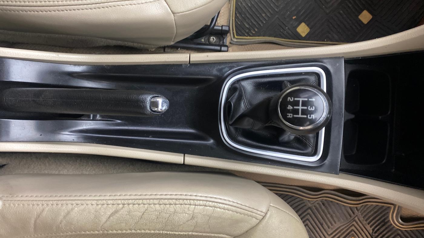 2018 Maruti Ciaz ALPHA 1.5 SHVS PETROL, Petrol, Manual, 63,494 km, Gear Lever
