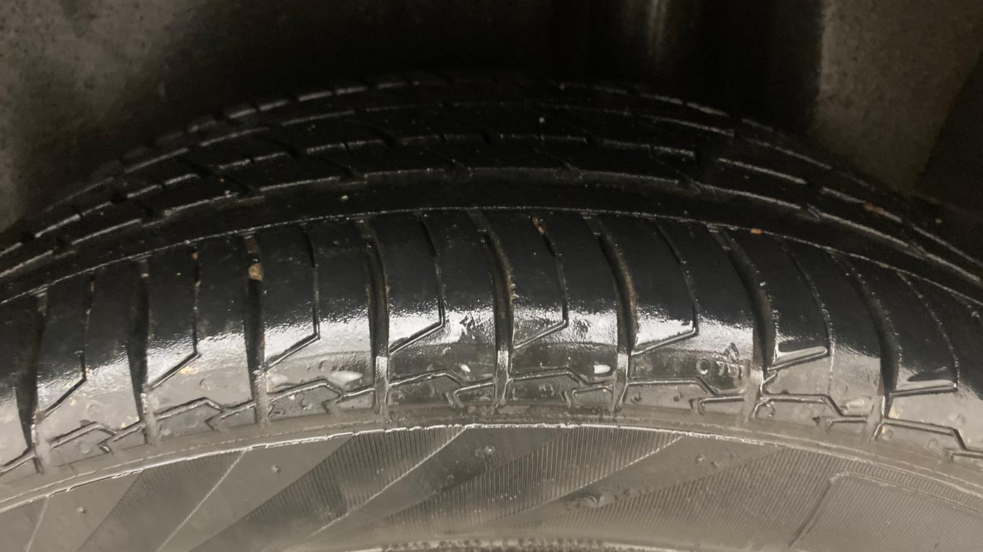 2018 Maruti Ciaz ALPHA 1.5 SHVS PETROL, Petrol, Manual, 63,494 km, Left Rear Tyre Tread