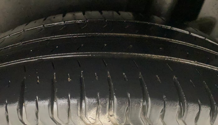 2019 Maruti Dzire VXI AMT, Petrol, Automatic, 32,100 km, Left Rear Tyre Tread