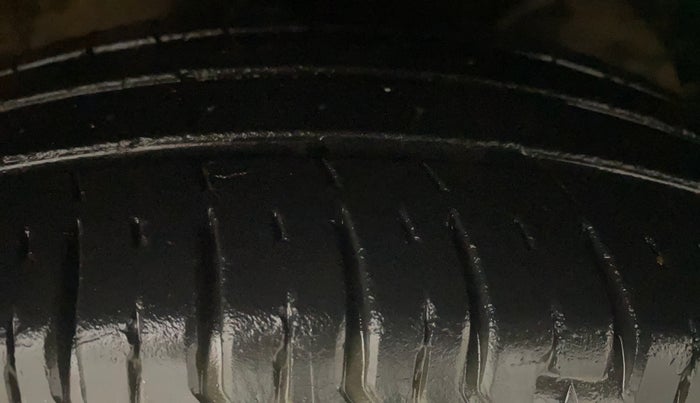 2019 Maruti Dzire VXI AMT, Petrol, Automatic, 32,100 km, Right Front Tyre Tread