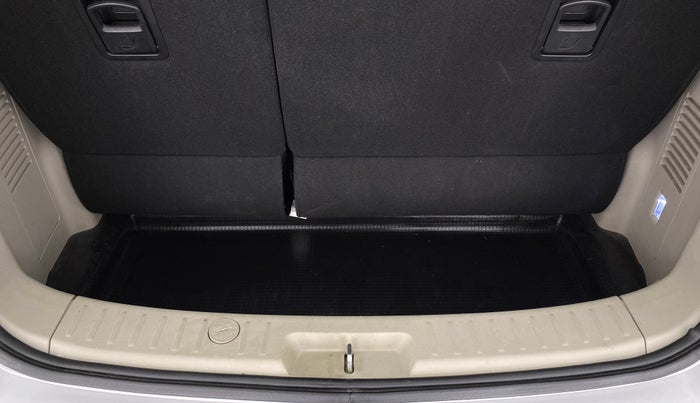 2018 Mahindra MARAZZO M8 7 STR, Diesel, Manual, 21,211 km, Boot Inside