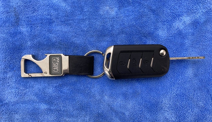 2018 Mahindra MARAZZO M8 7 STR, Diesel, Manual, 21,211 km, Key Close Up