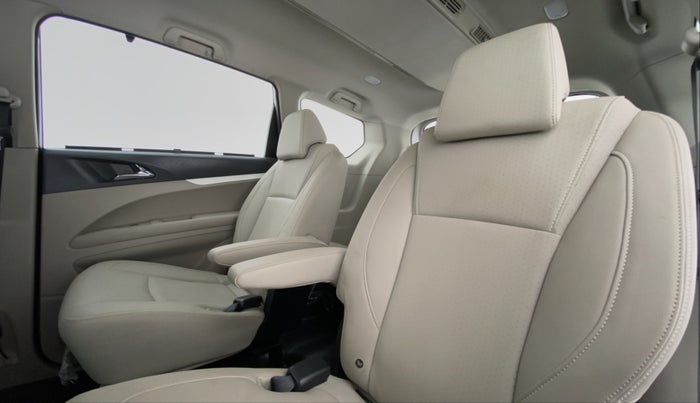 2018 Mahindra MARAZZO M8 7 STR, Diesel, Manual, 21,211 km, Right Side Rear Door Cabin