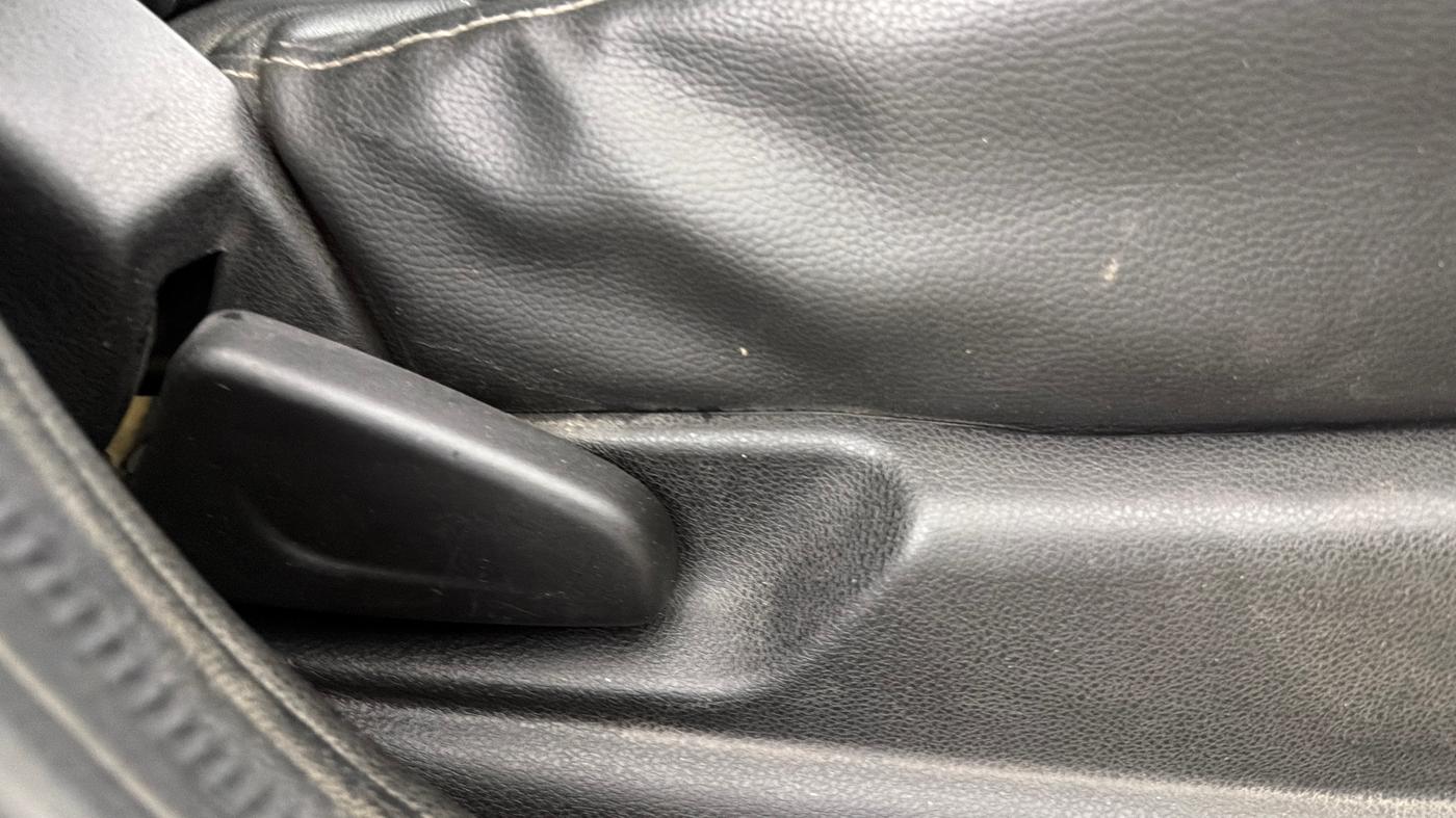 2017 Renault Kwid RXT 0.8, Petrol, Manual, 62,425 km, Driver Side Adjustment Panel