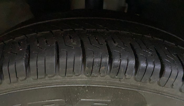 2018 Renault Kwid RXT 1.0 (O), Petrol, Manual, 51,296 km, Right Front Tyre Tread