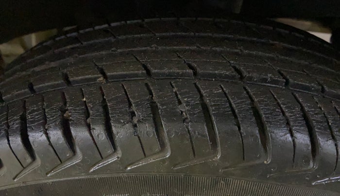 2018 Renault Kwid RXT 1.0 (O), Petrol, Manual, 51,296 km, Left Rear Tyre Tread