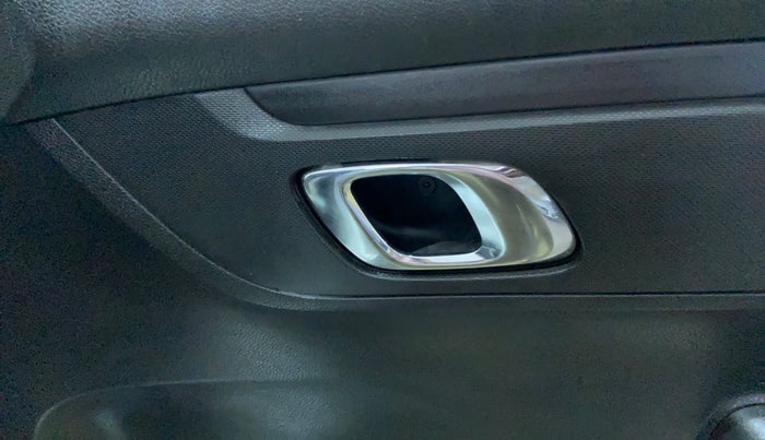 2018 Renault Kwid RXT 1.0 (O), Petrol, Manual, 51,296 km, Driver Side Door Panels Control