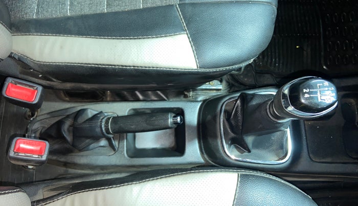 2018 Renault Kwid RXT 1.0 (O), Petrol, Manual, 51,296 km, Gear Lever