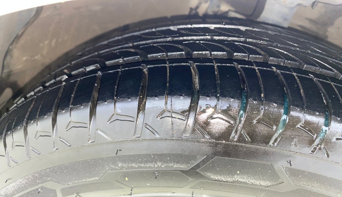 2018 Hyundai Grand i10 SPORTZ AT 1.2 KAPPA VTVT, Petrol, Automatic, 39,971 km, Right Front Tyre Tread