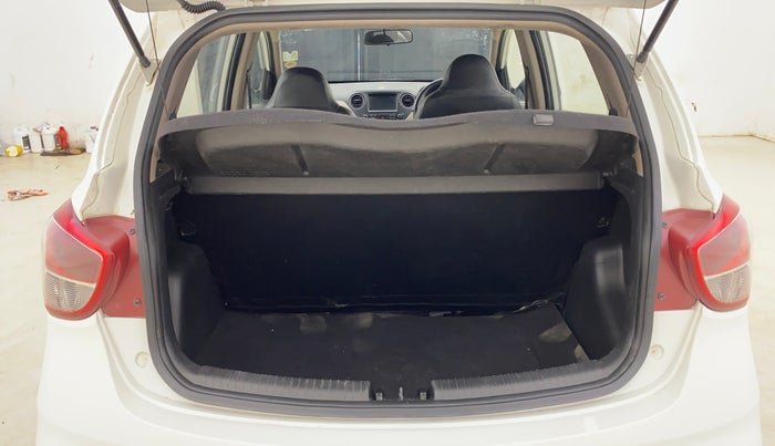 2018 Hyundai Grand i10 SPORTZ AT 1.2 KAPPA VTVT, Petrol, Automatic, 39,971 km, Boot Inside