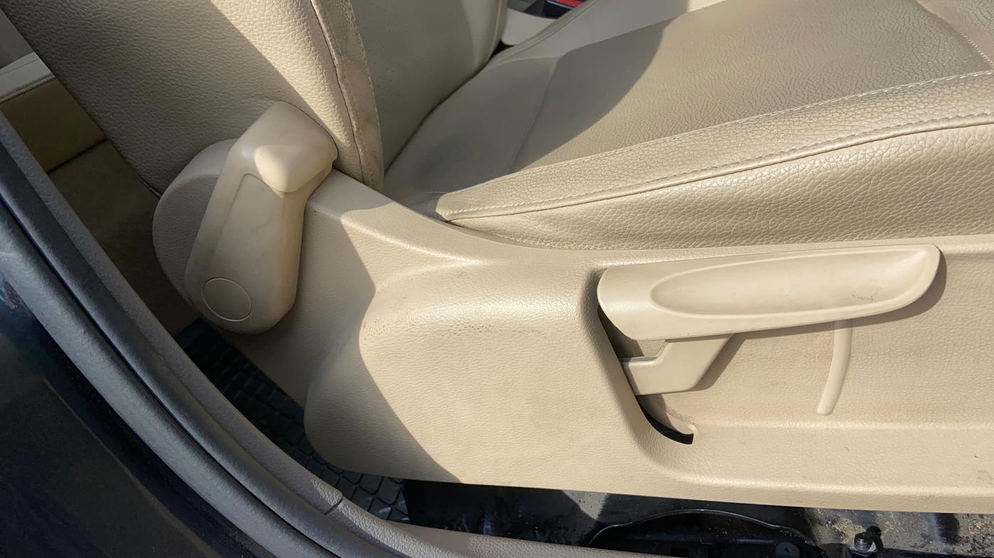 2018 Volkswagen Vento HIGHLINE 1.6 MPI, Petrol, Manual, 96,469 km, Driver Side Adjustment Panel