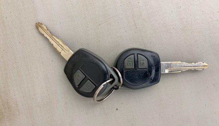 2016 Maruti Swift VXI, Petrol, Manual, 94,102 km, Key Close Up