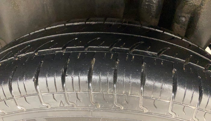 2016 Maruti Swift VXI, Petrol, Manual, 94,102 km, Left Rear Tyre Tread