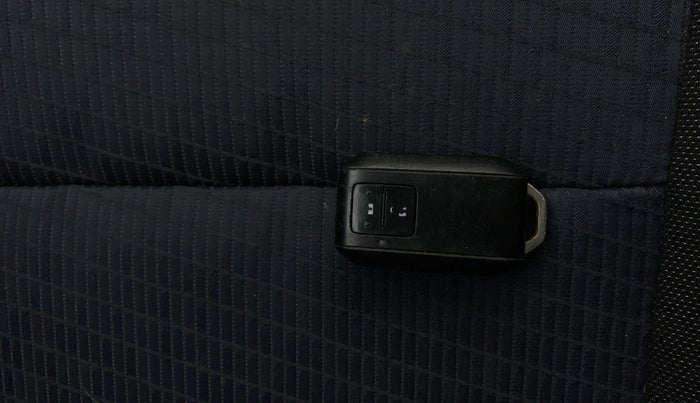 2021 Toyota Glanza G, Petrol, Manual, 93,055 km, Key Close Up