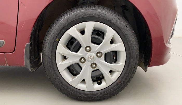 2015 Hyundai Grand i10 SPORTZ 1.2 KAPPA VTVT, Petrol, Manual, 50,988 km, Right Front Wheel