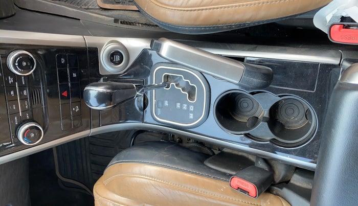 2021 Mahindra XUV500 W11 AT, Diesel, Automatic, 69,965 km, Gear Lever