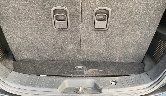 2021 Mahindra XUV500 W11 AT, Diesel, Automatic, 69,965 km, Boot Inside