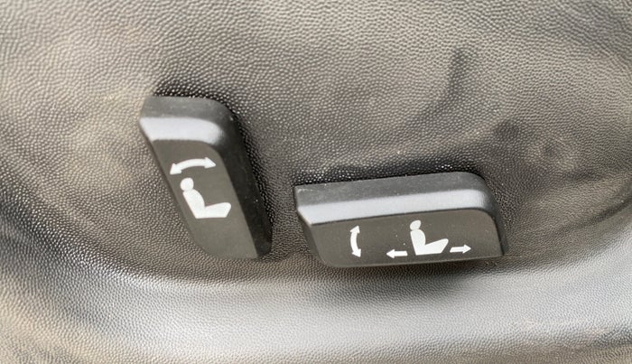 2021 Mahindra XUV500 W11 AT, Diesel, Automatic, 69,965 km, Driver Side Adjustment Panel