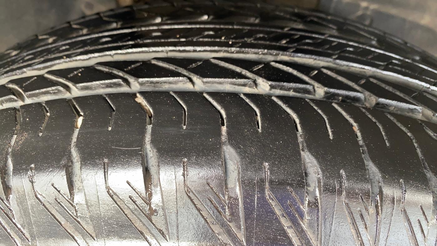 2021 Mahindra XUV500 W11 AT, Diesel, Automatic, 70,007 km, Right Front Tyre Tread