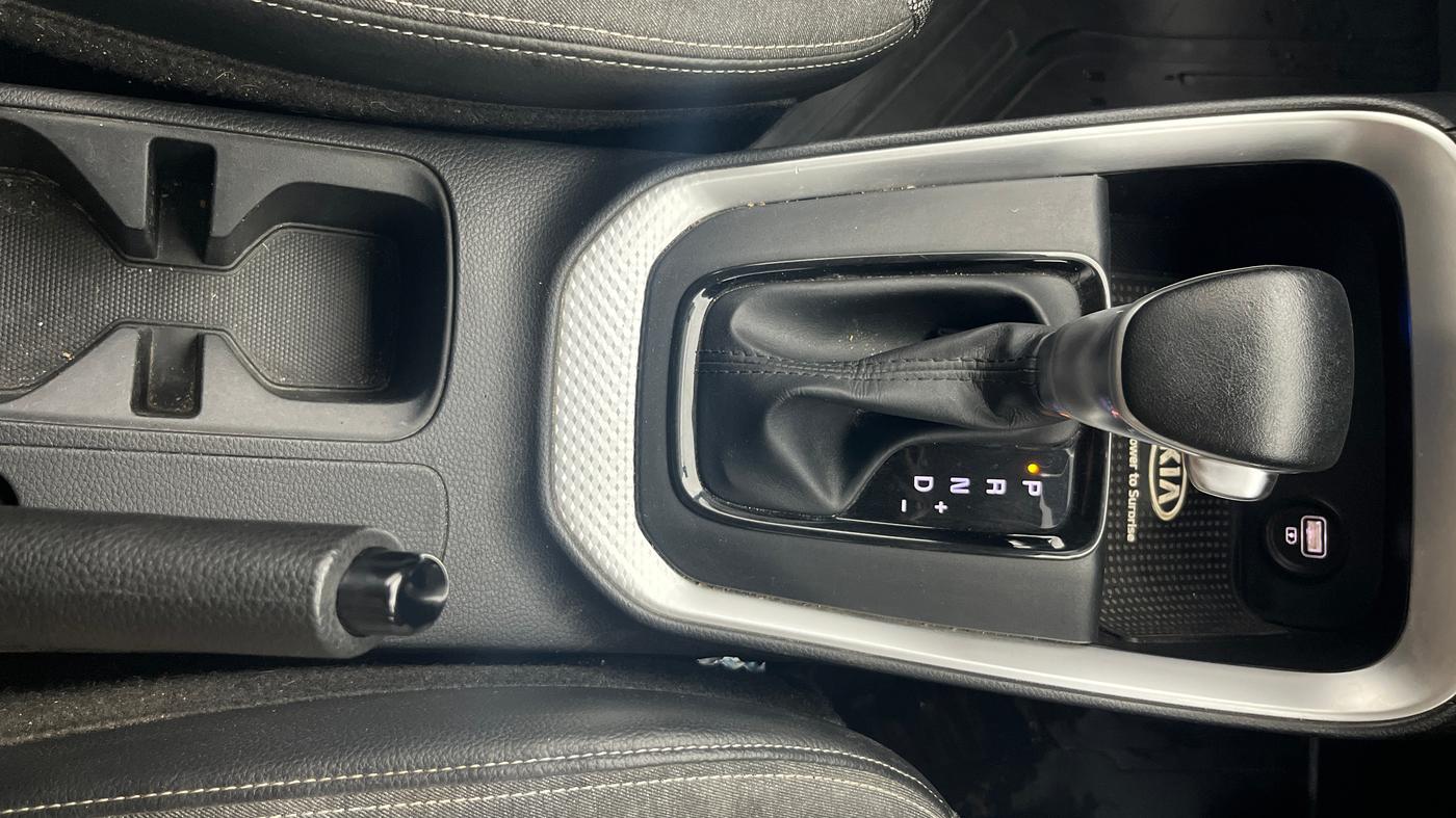 2020 KIA SONET HTK PLUS 1.0 DCT, Petrol, Automatic, 44,267 km, Gear Lever
