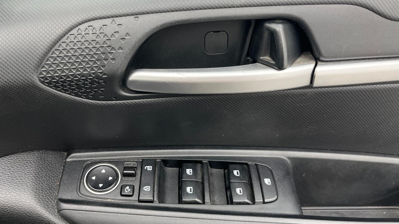 2020 KIA SONET HTK PLUS 1.0 DCT, Petrol, Automatic, 44,267 km, Driver Side Door Panels Control