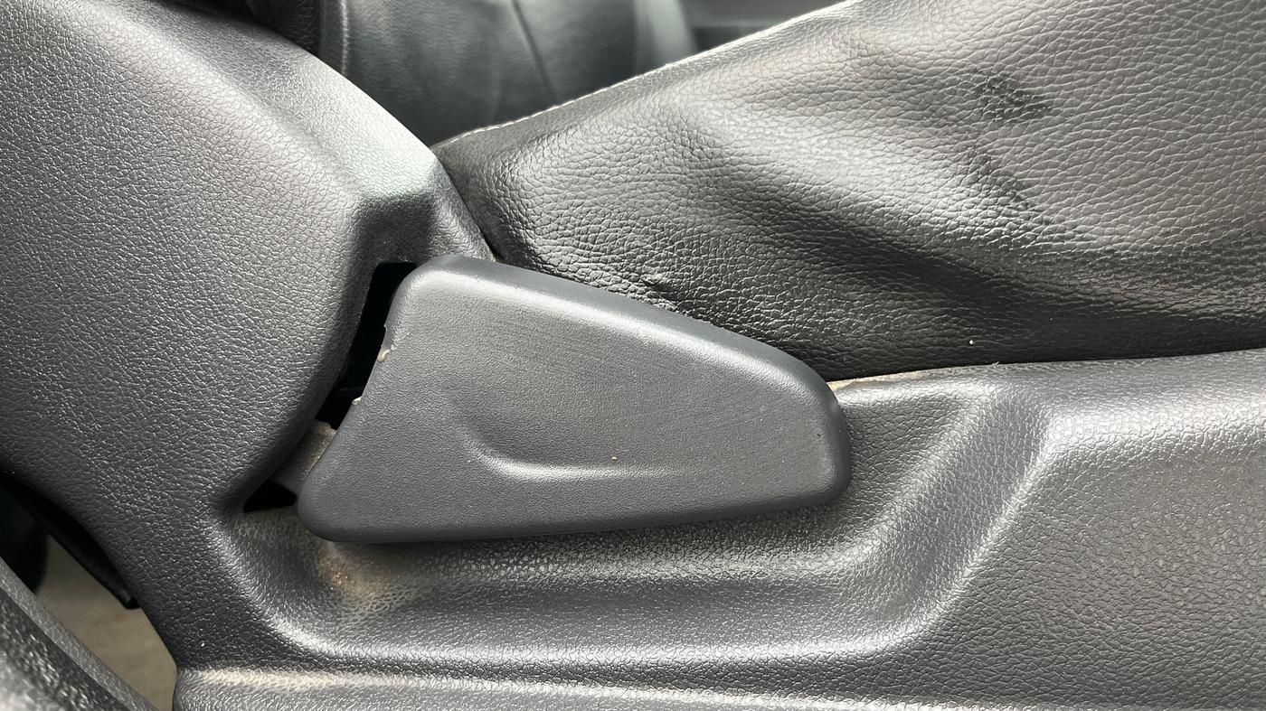 2016 Renault Kwid RXT 1.0 AMT (O), Petrol, Automatic, 22,044 km, Driver Side Adjustment Panel