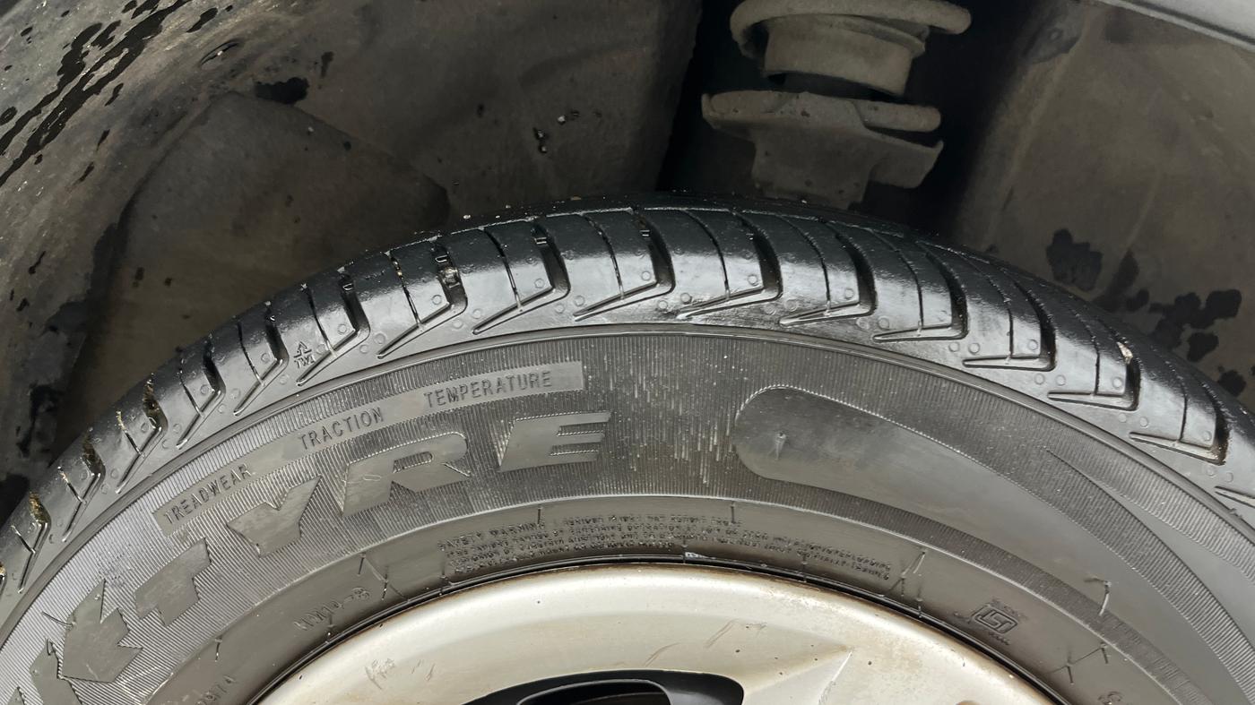 2016 Renault Kwid RXT 1.0 AMT (O), Petrol, Automatic, 22,044 km, Right Front Tyre Tread