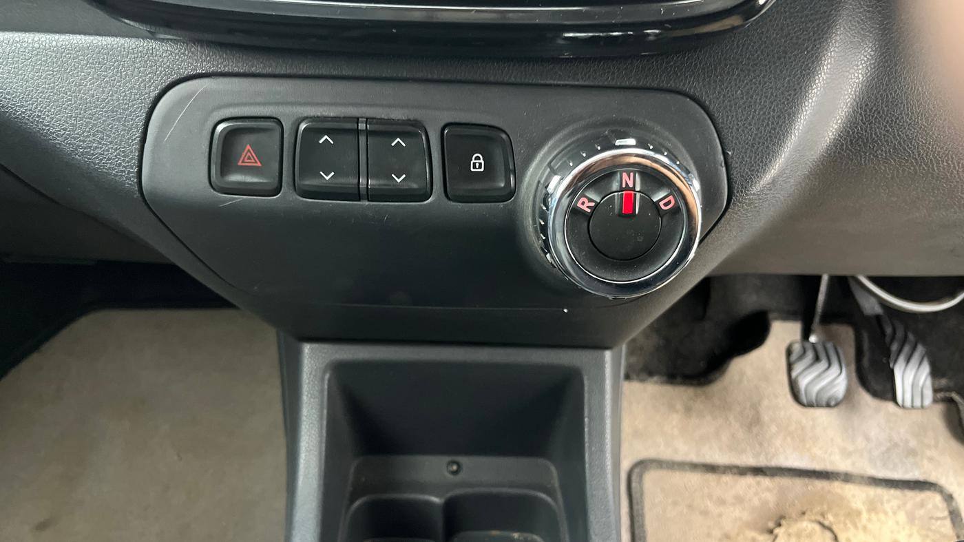 2016 Renault Kwid RXT 1.0 AMT (O), Petrol, Automatic, 22,044 km, Gear Lever