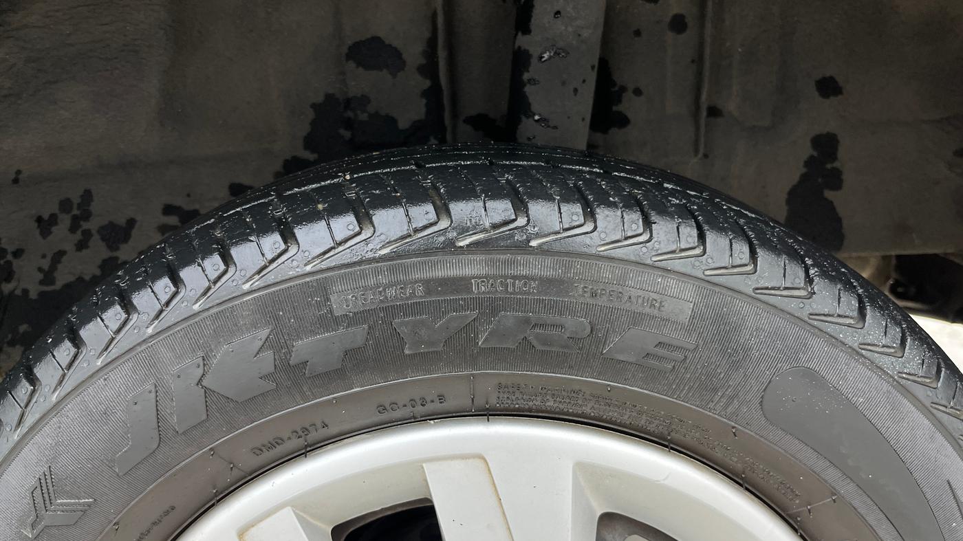 2016 Renault Kwid RXT 1.0 AMT (O), Petrol, Automatic, 22,044 km, Left Rear Tyre Tread