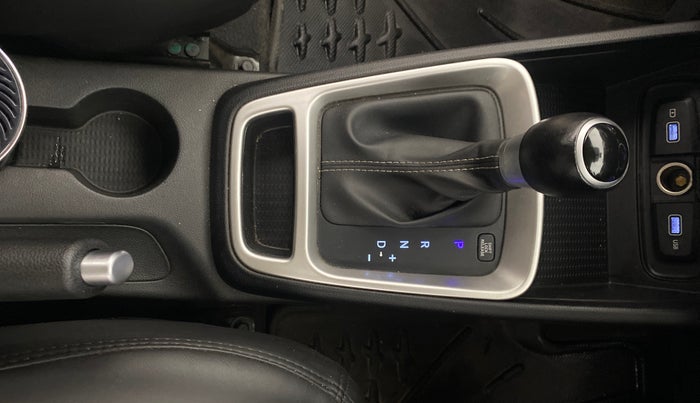 2021 Hyundai VENUE SX PLUS 1.0 TURBO DCT, Petrol, Automatic, 18,415 km, Gear Lever