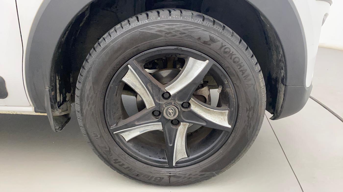 2021 Renault TRIBER RXZ, Petrol, Manual, 39,752 km, Right Front Wheel