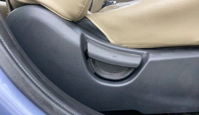 2015 Hyundai Xcent S (O) 1.2, Petrol, Manual, 83,593 km, Driver Side Adjustment Panel