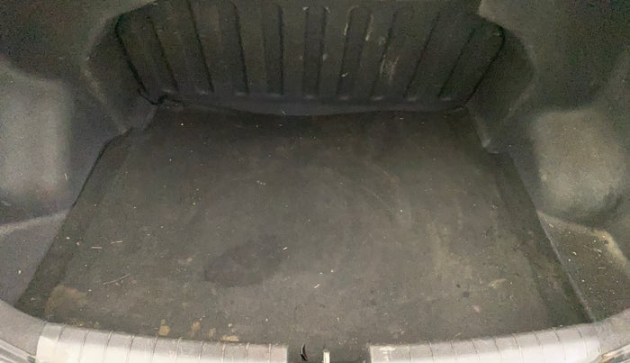 2015 Hyundai Xcent S (O) 1.2, Petrol, Manual, 83,593 km, Boot Inside