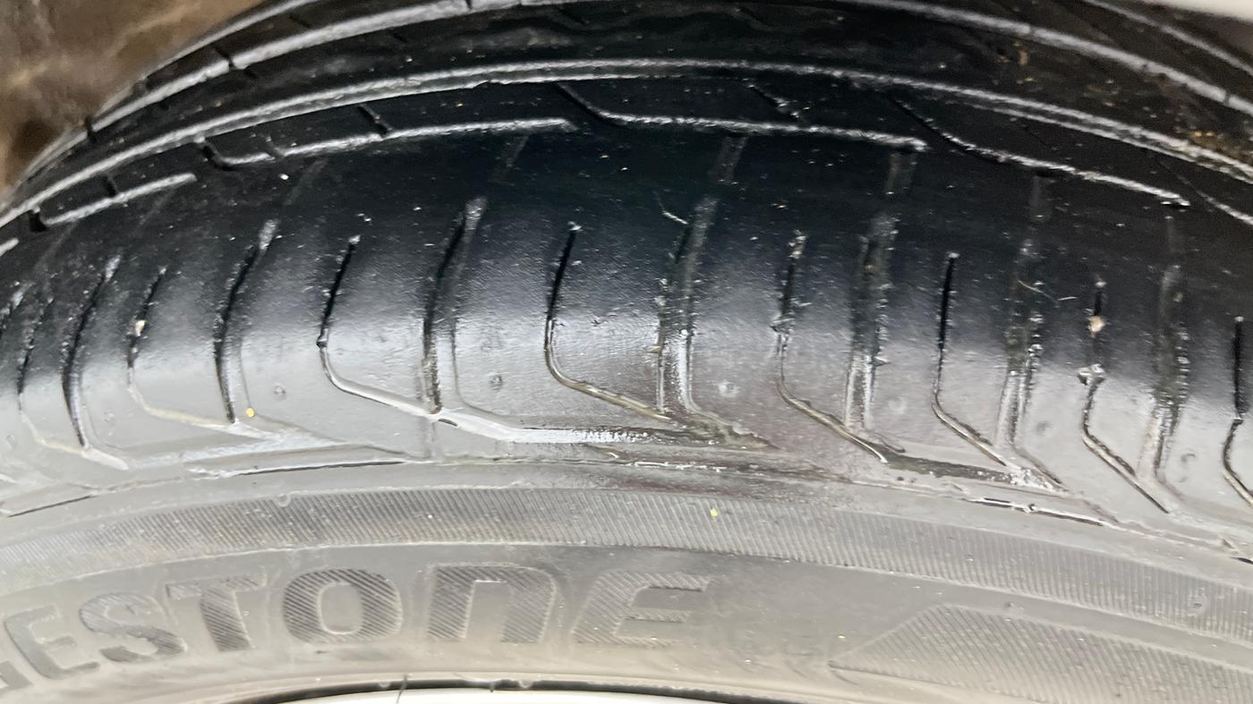 2020 KIA SONET HTX 1.0 IMT, Petrol, Manual, 1,17,076 km, Right Front Tyre Tread