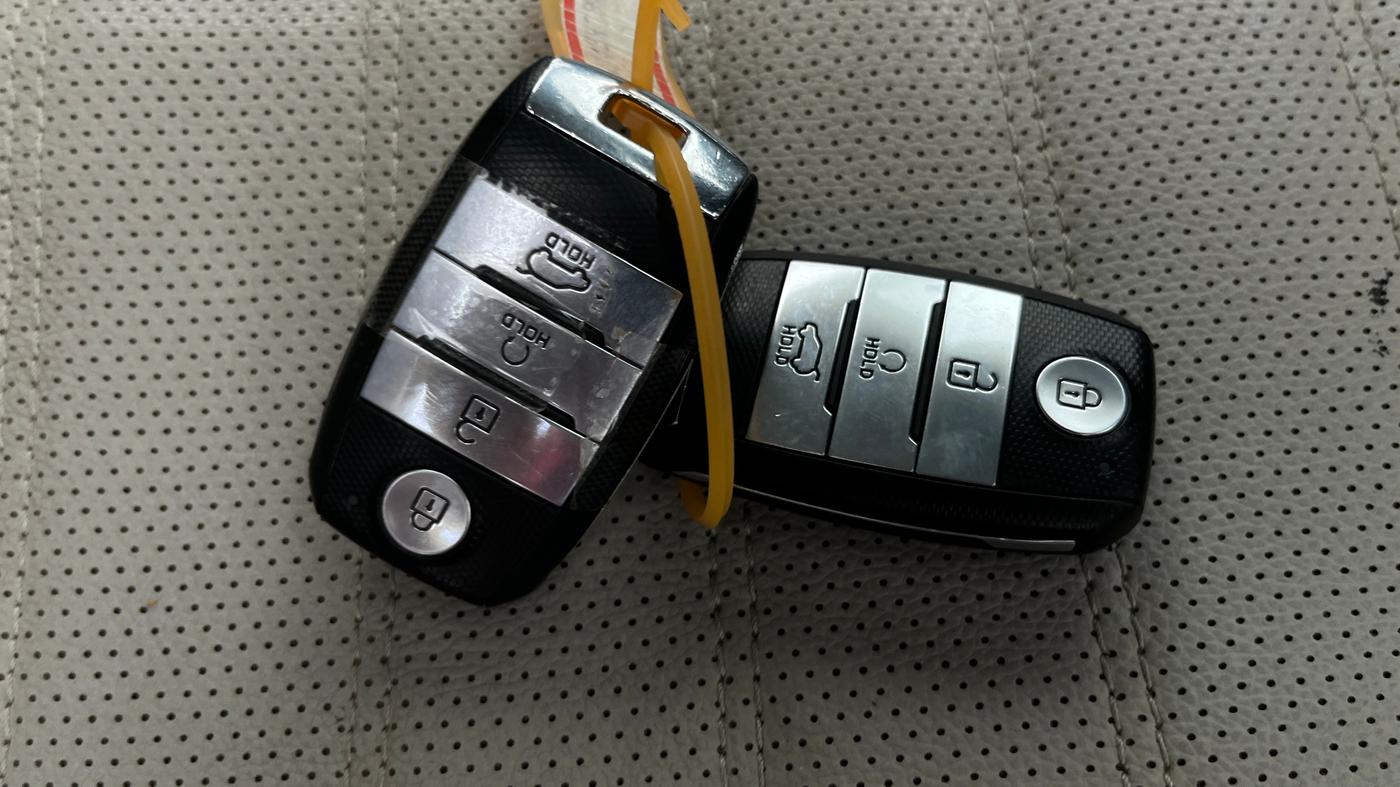 2020 KIA SONET HTX 1.0 IMT, Petrol, Manual, 1,17,076 km, Key Close Up