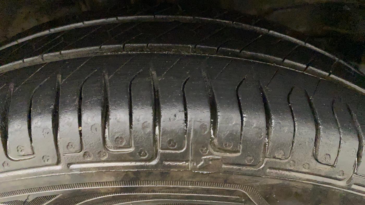2012 Maruti Wagon R 1.0 VXI, Petrol, Manual, 16,227 km, Left Front Tyre Tread