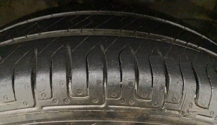 2012 Maruti Wagon R 1.0 VXI, Petrol, Manual, 16,227 km, Right Front Tyre Tread