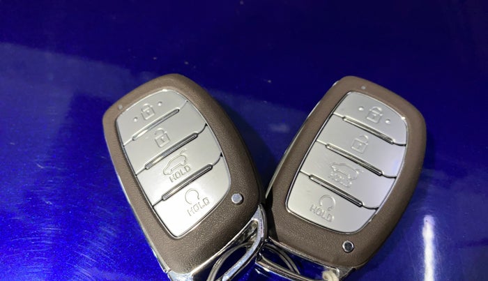 2024 Hyundai VENUE N LINE N6 1.0 TURBO DCT DUAL TONE, Petrol, Automatic, 19,998 km, Key Close Up