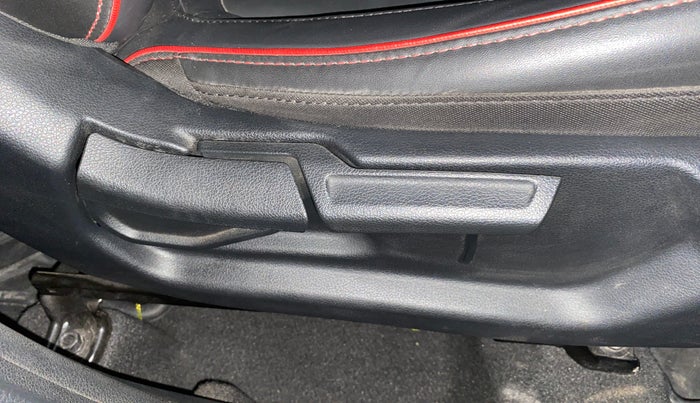 2024 Hyundai VENUE N LINE N6 1.0 TURBO DCT DUAL TONE, Petrol, Automatic, 19,998 km, Driver Side Adjustment Panel